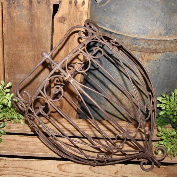 VTG French Country Farmhouse Rustic Scrolled Wrought Iron Wall Planter Basket - Picture 1 of 6